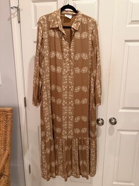 Relaxed Tan Floral Maxi Shirt Dress with Long Sleeves